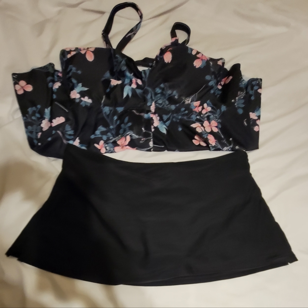 Swimsuit - Picture 4 of 4